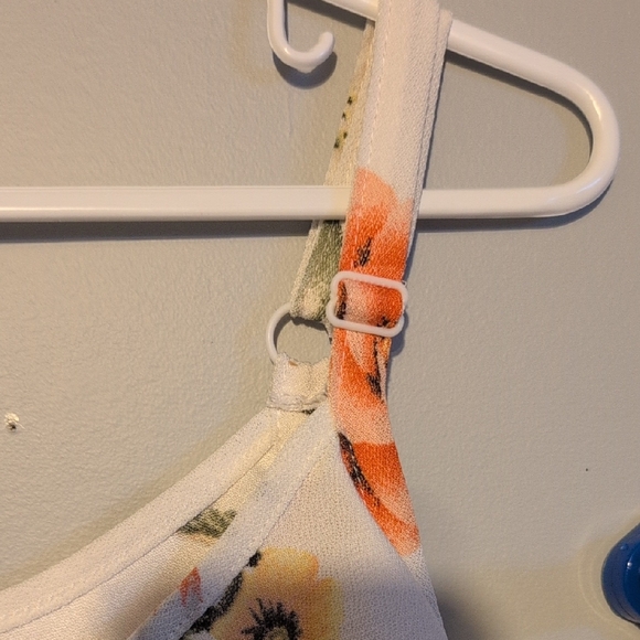 Floral Ruffle Cold Shoulder Blouse - Picture 4 of 7